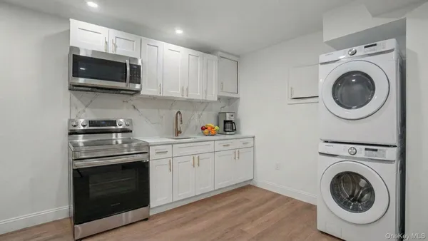 $699,000 | 3031 Edson Avenue | Baychester
