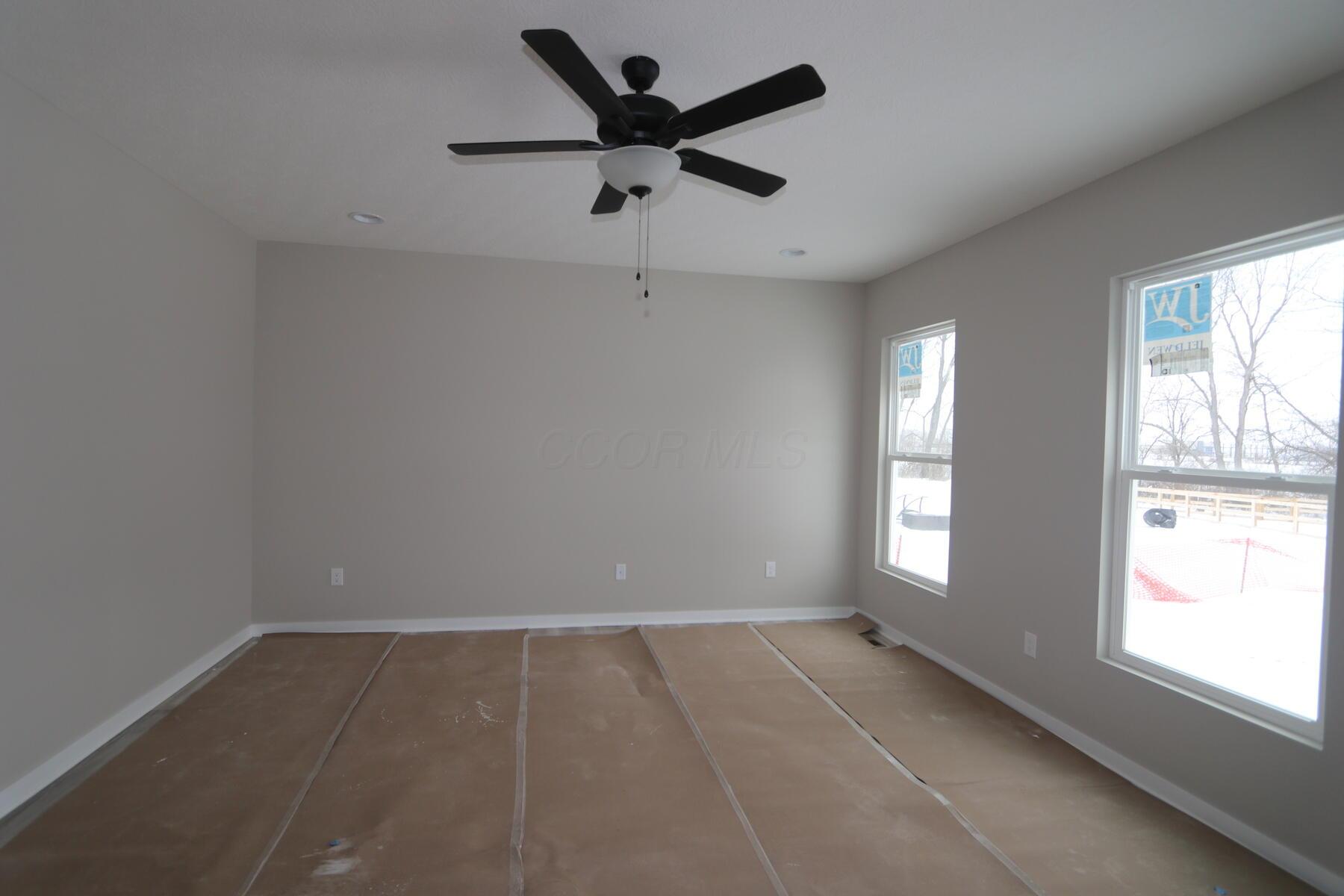38 Chambers Bay Road Commercial Point, OH 43116 - Photo 4 of 15 Living Room