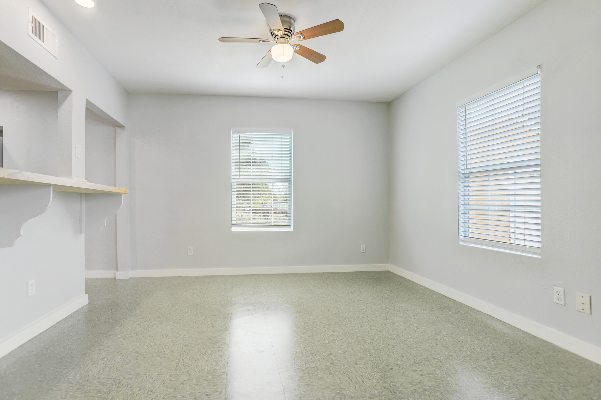 3345 Reeves Street, Unit A Houston, TX 77004 - Photo 4 of 9 a view of an empty room with a window