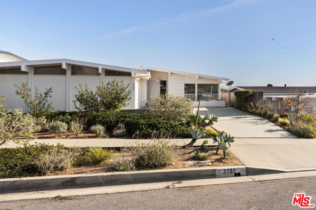 3702 Oceanhill Way Malibu, CA 90265 - Photo 1 of 8 a front view of a house with garden