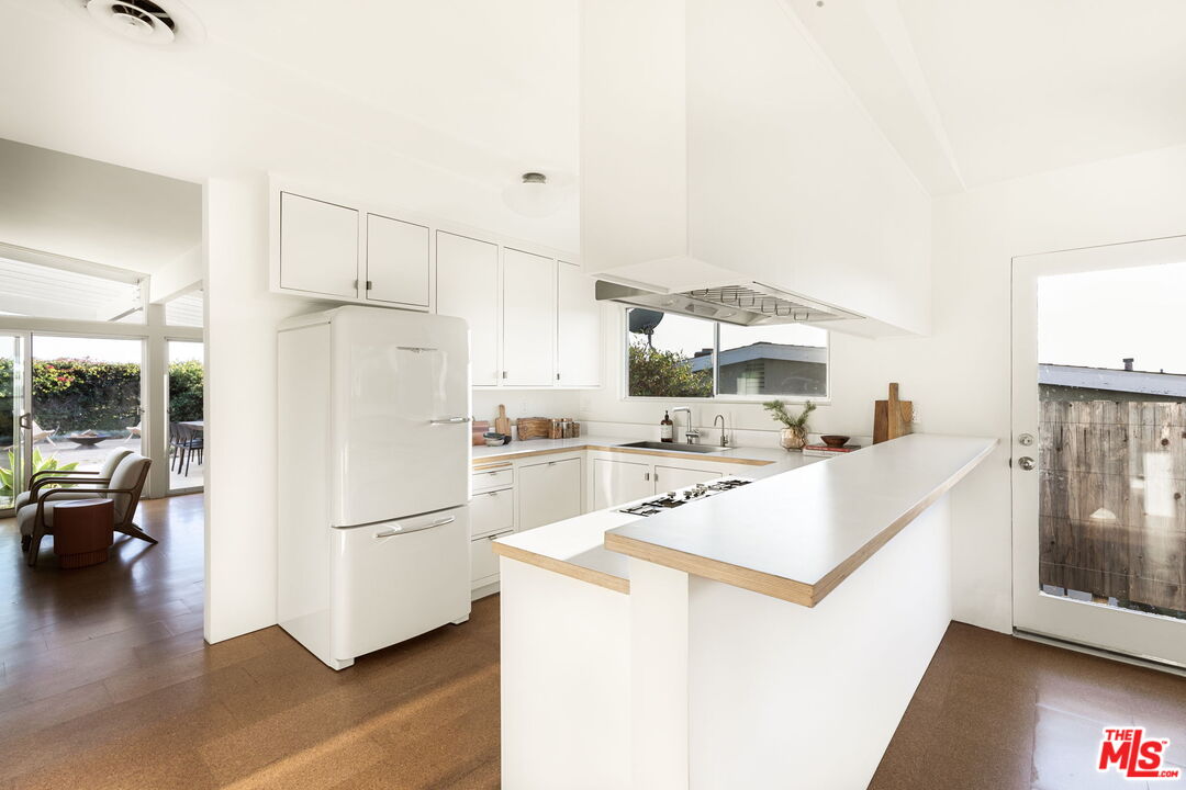 3702 Oceanhill Way Malibu, CA 90265 - Photo 8 of 8 a kitchen with refrigerator and stove
