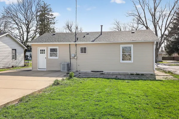 $300,000 | 204 Mound Street, Willow Springs, IL 60480
