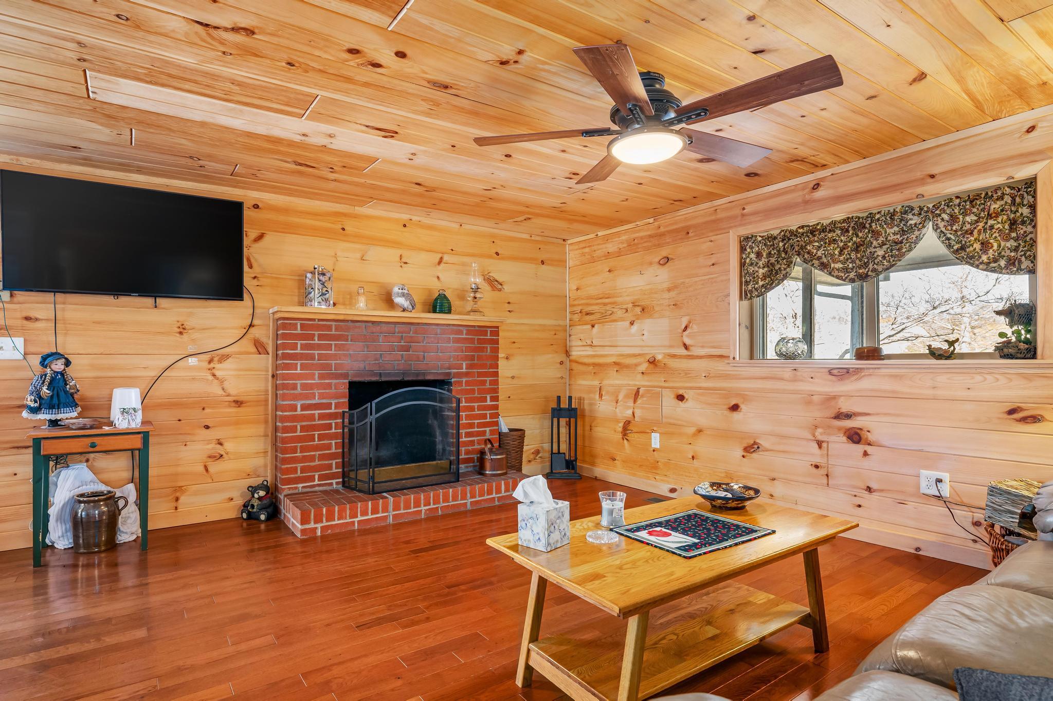 155 Tweed Springs Road Greeneville, TN 37743 - Photo 8 of 48 Living Area