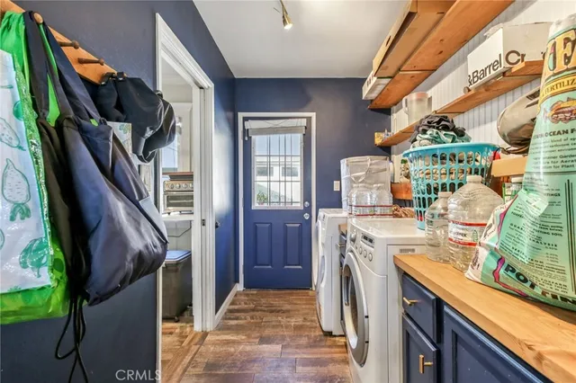 a view of living room with washer and dryer