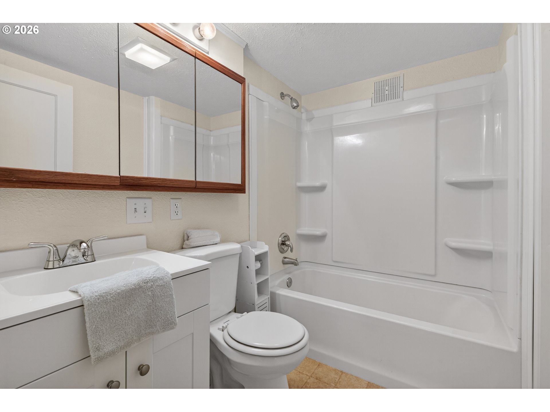 2245 Devos Street Eugene, OR 97402 - Photo 10 of 48
