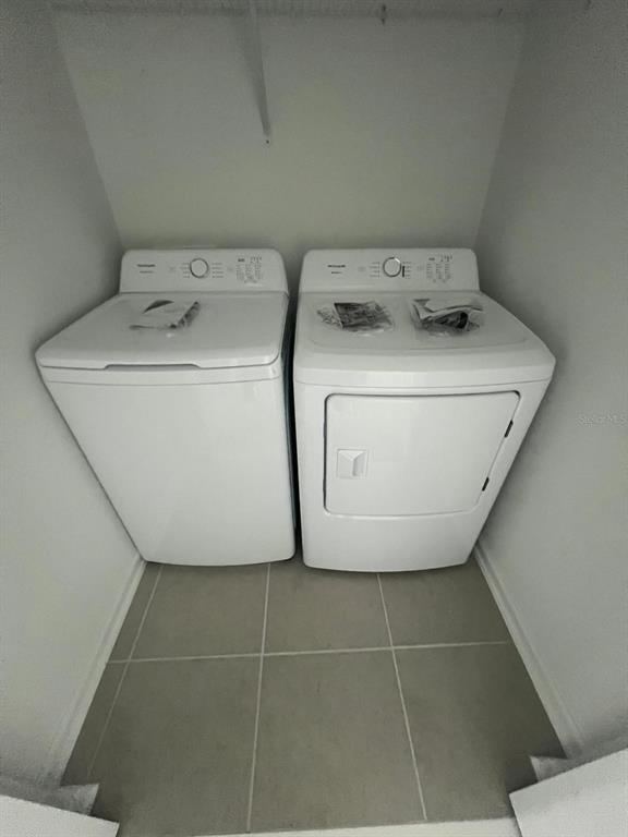 2660 Skyline Loop Kissimmee, FL 34758 - Photo 12 of 19 a utility room with dryer and washer