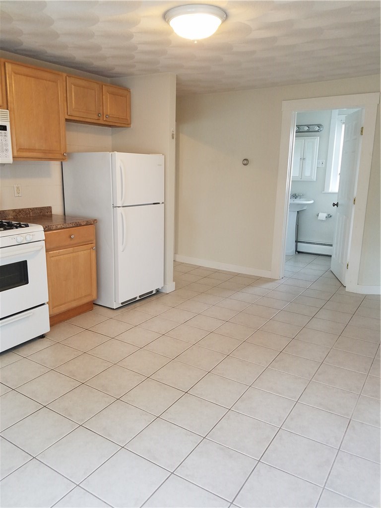 31 First School Street, Unit 2 Bristol, RI 02809 - Photo 6 of 20 Eat in Kitchen