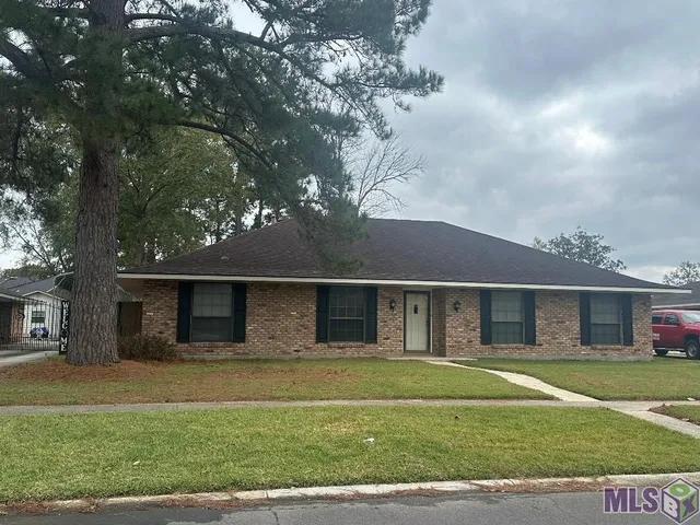 $1,900 | 762 Chippenham Drive, Baton Rouge, LA 70808
