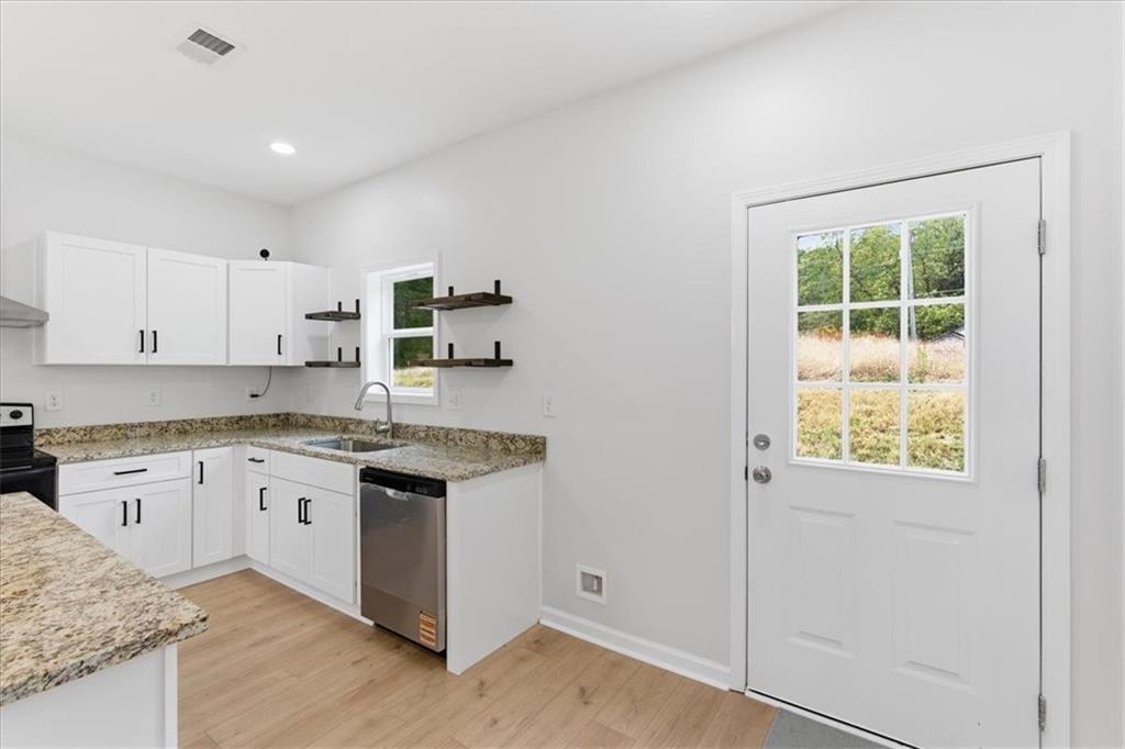 119 Jackson Street Cedartown, GA 30125 - Photo 19 of 58 a kitchen with granite countertop cabinets stainless steel appliances and a granite counter tops