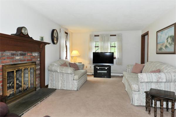 38 Crabtree Road Concord, MA 01742 - Photo 4 of 11 Gallery Image 4