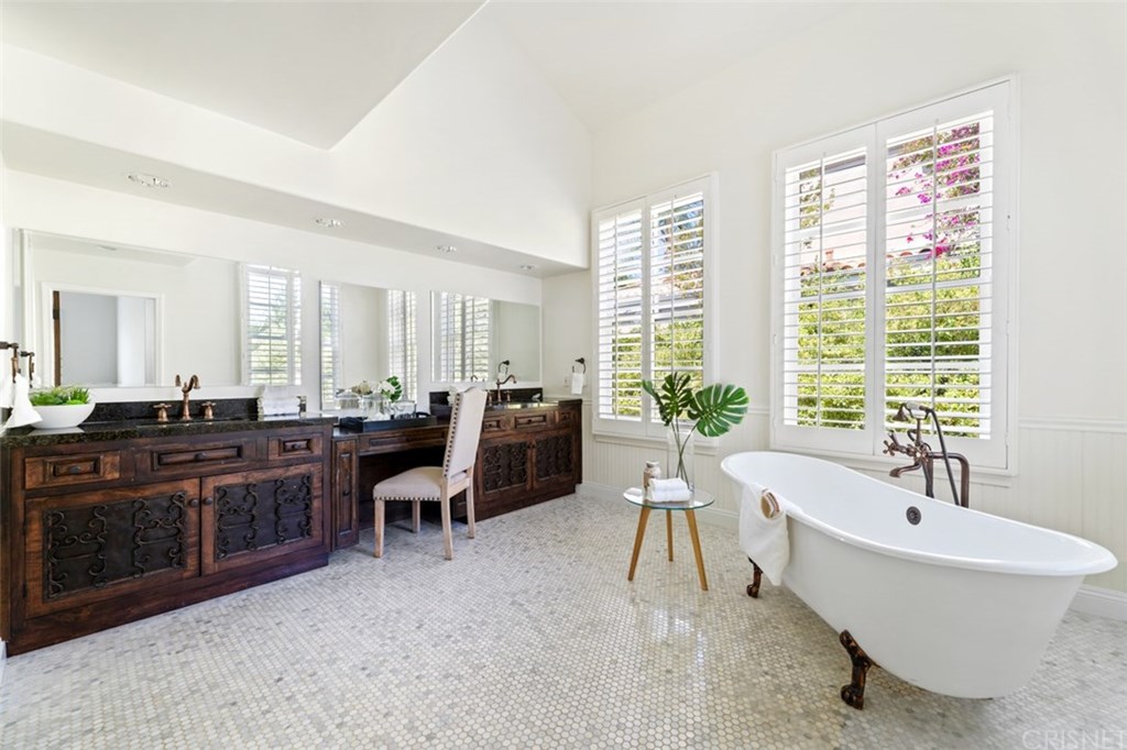 23471 Park Colombo Calabasas, CA 91302 - Photo 33 of 54