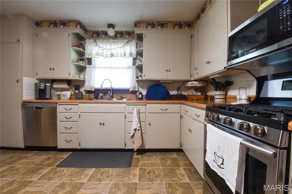 8221 State Rte 4 Staunton, IL 62088 - Photo 12 of 45