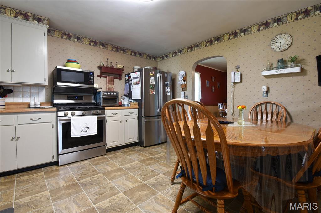 8221 State Rte 4 Staunton, IL 62088 - Photo 12 of 44