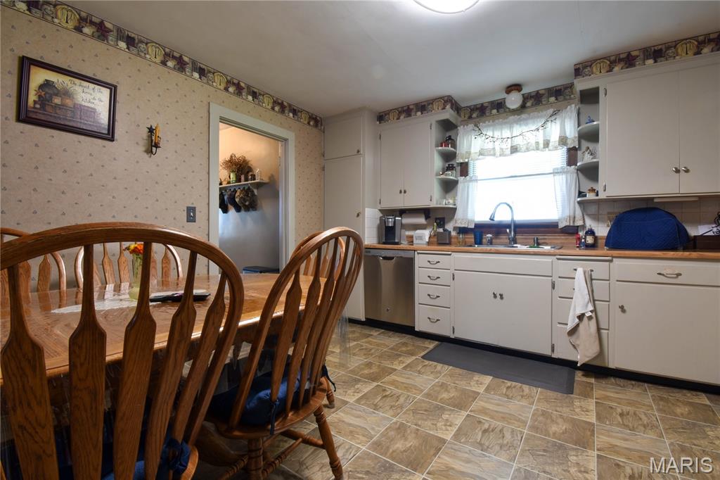 8221 State Rte 4 Staunton, IL 62088 - Photo 13 of 44