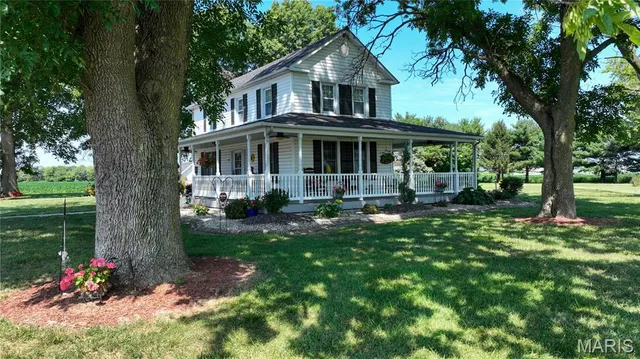 $439,900 | 8221 State Rte 4, Staunton, IL 62088
