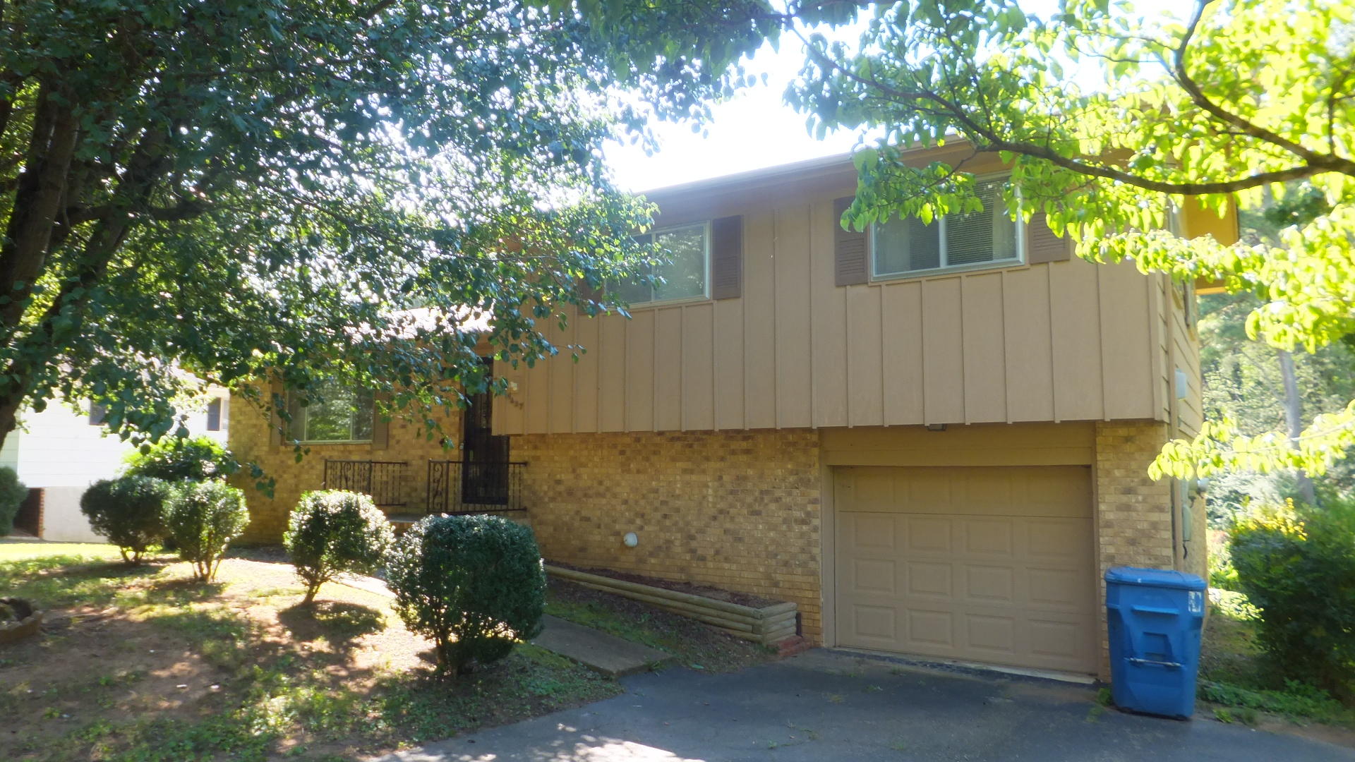4637 McCahill Road Chattanooga, TN 37415 - Photo 1 of 33 McCahill 036