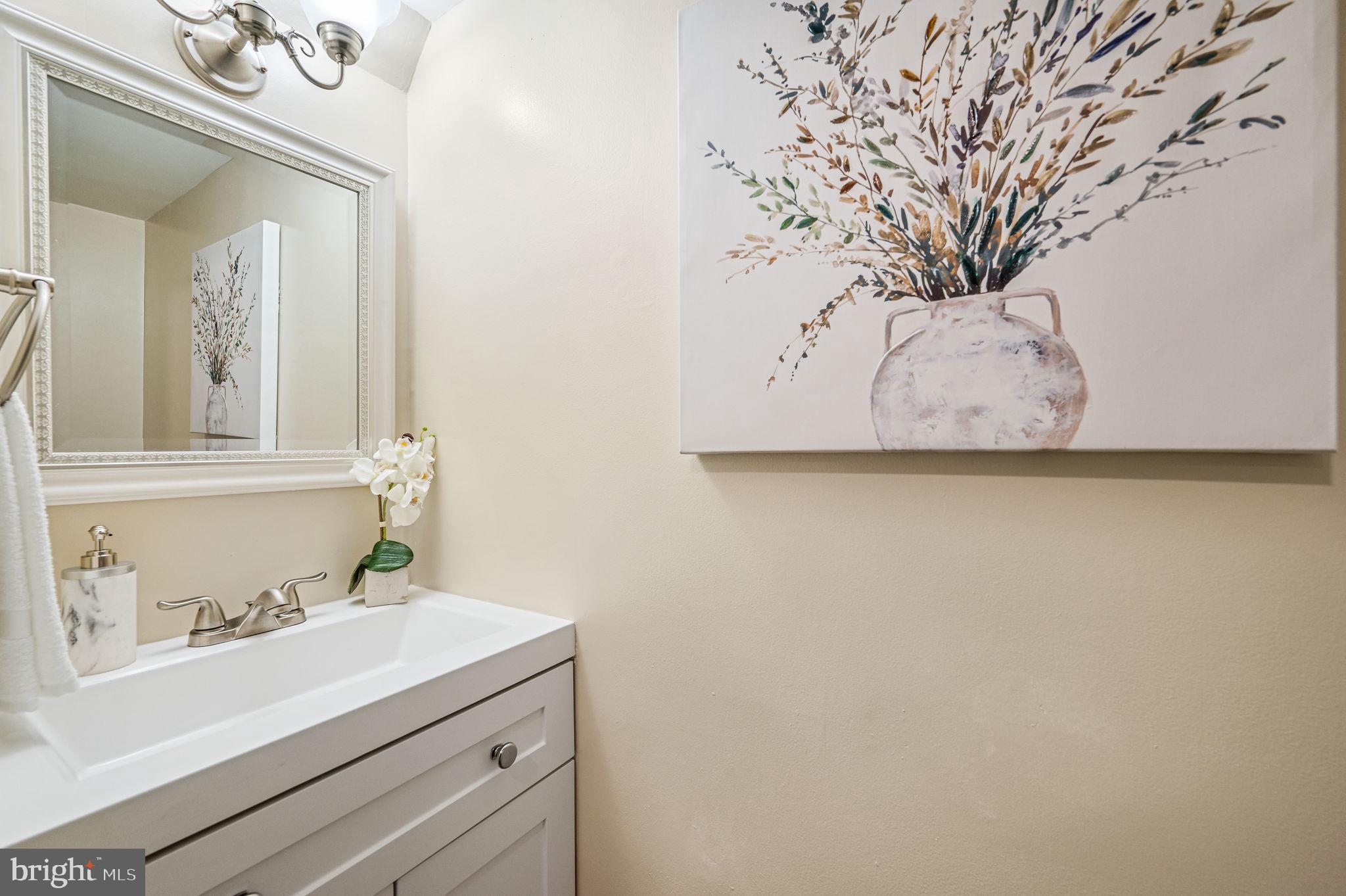 652 North Lemon Street Media, PA 19063 - Photo 9 of 48 Powder Room