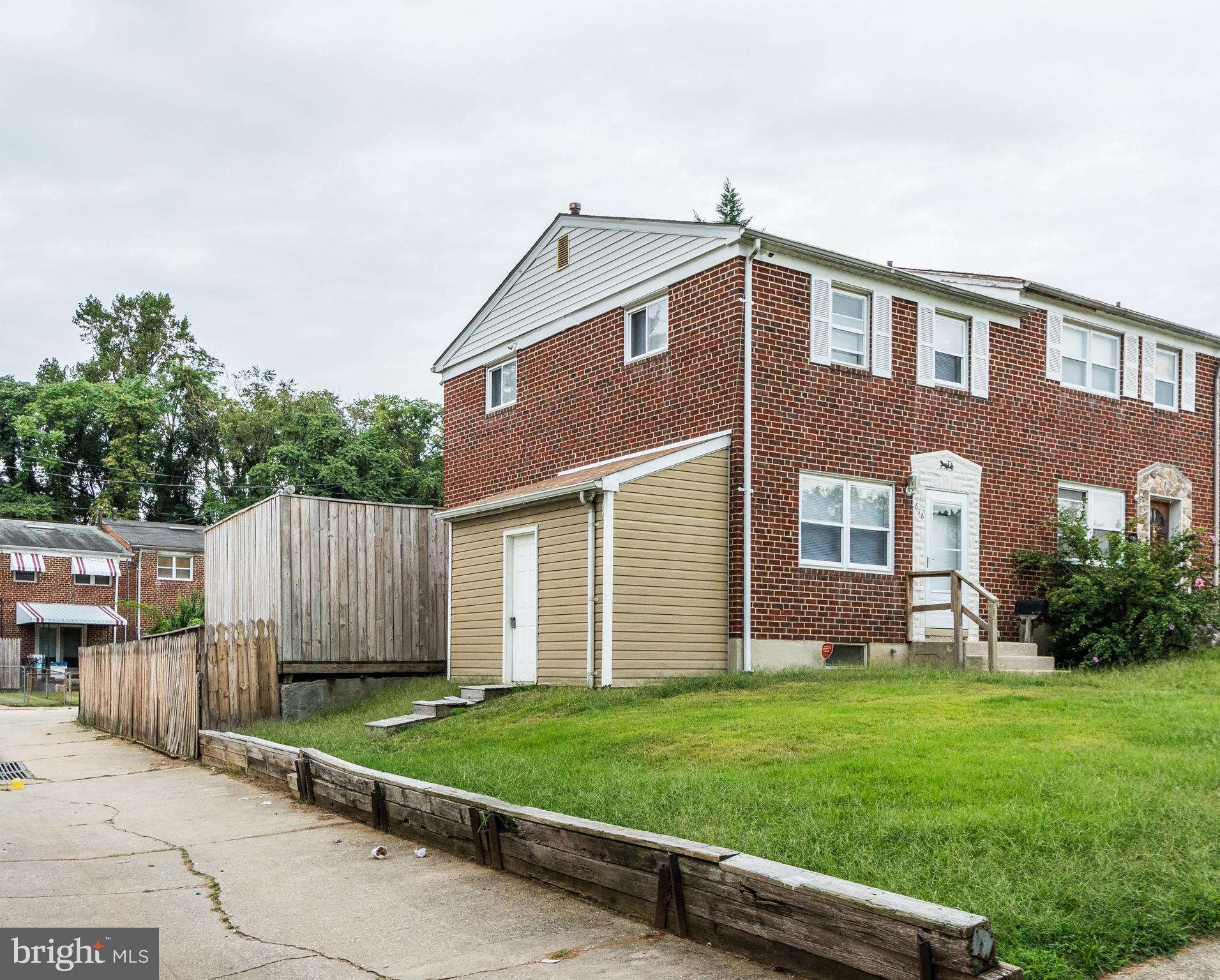 676 Queensgate Road Baltimore, MD 21229 - Photo 2 of 30