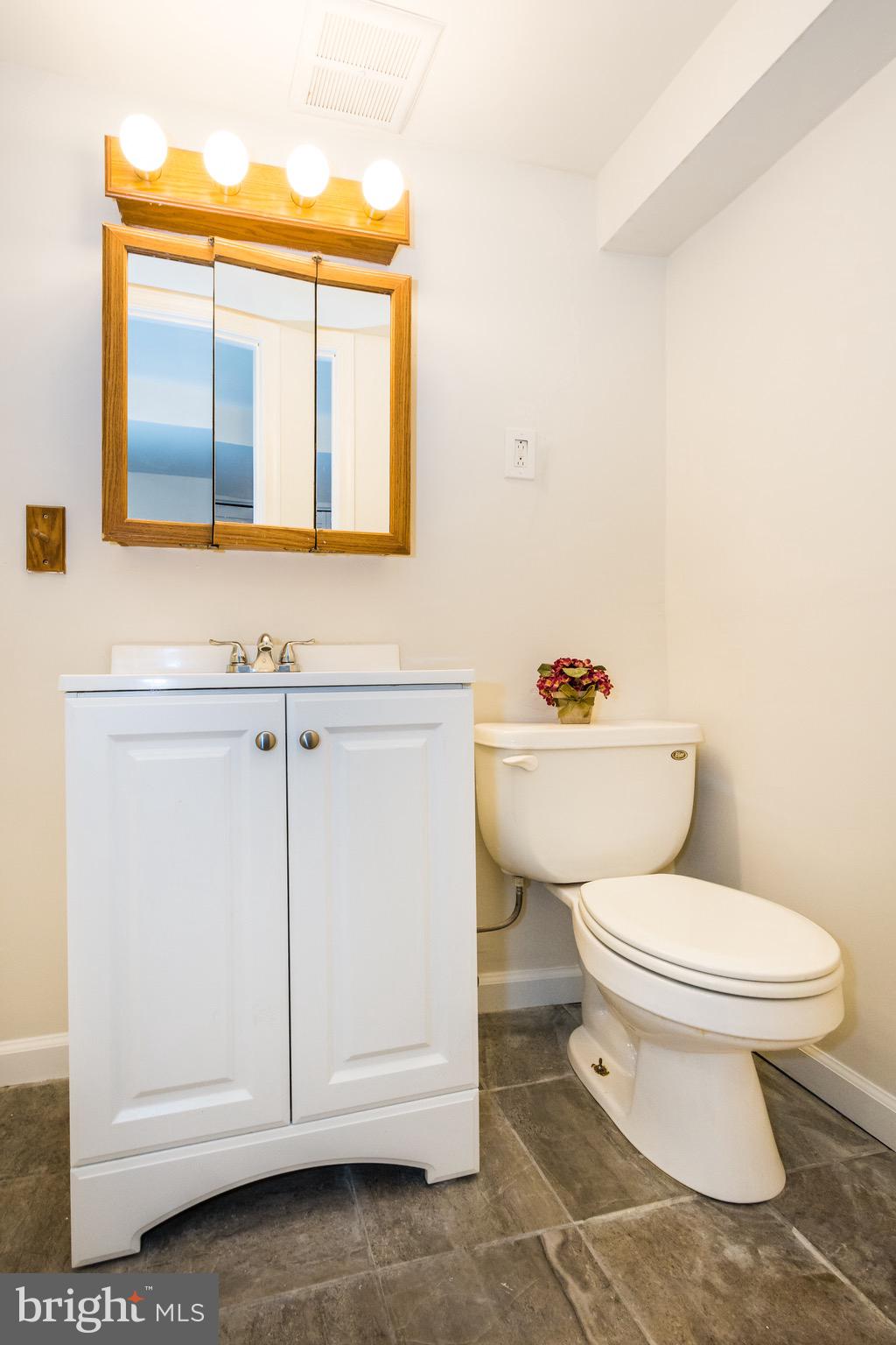 676 Queensgate Road Baltimore, MD 21229 - Photo 29 of 30 basement bathroom