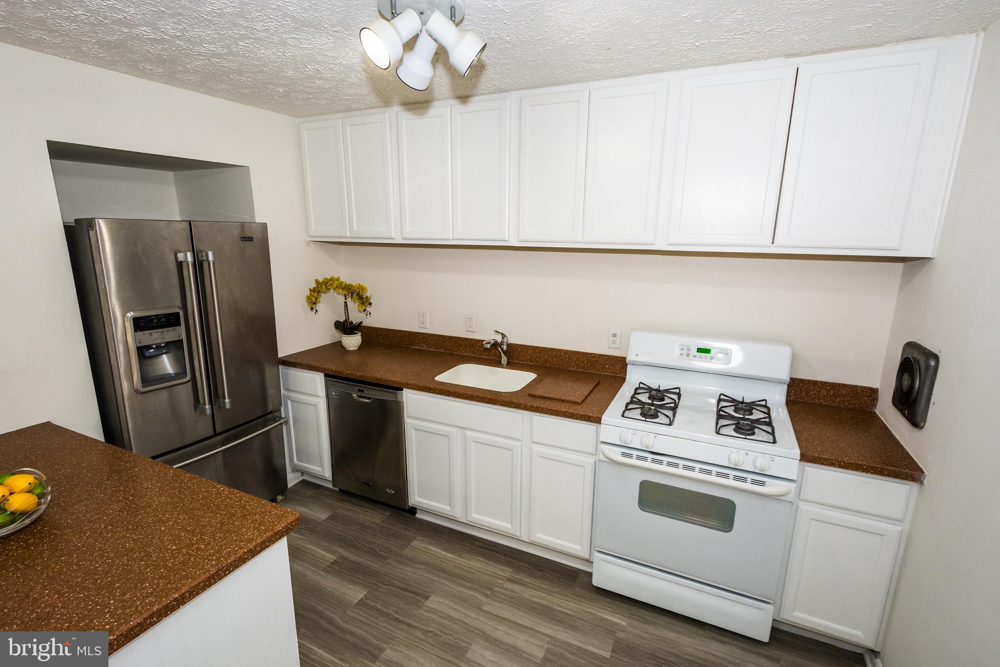676 Queensgate Road Baltimore, MD 21229 - Photo 7 of 30 Kitchen