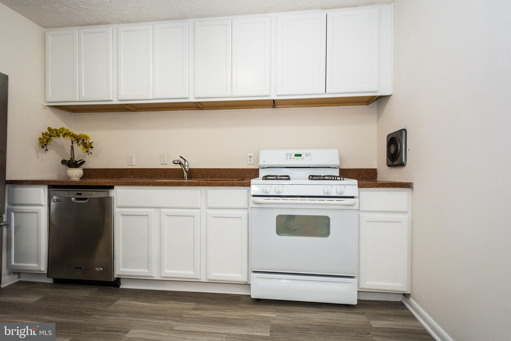 676 Queensgate Road Baltimore, MD 21229 - Photo 9 of 30