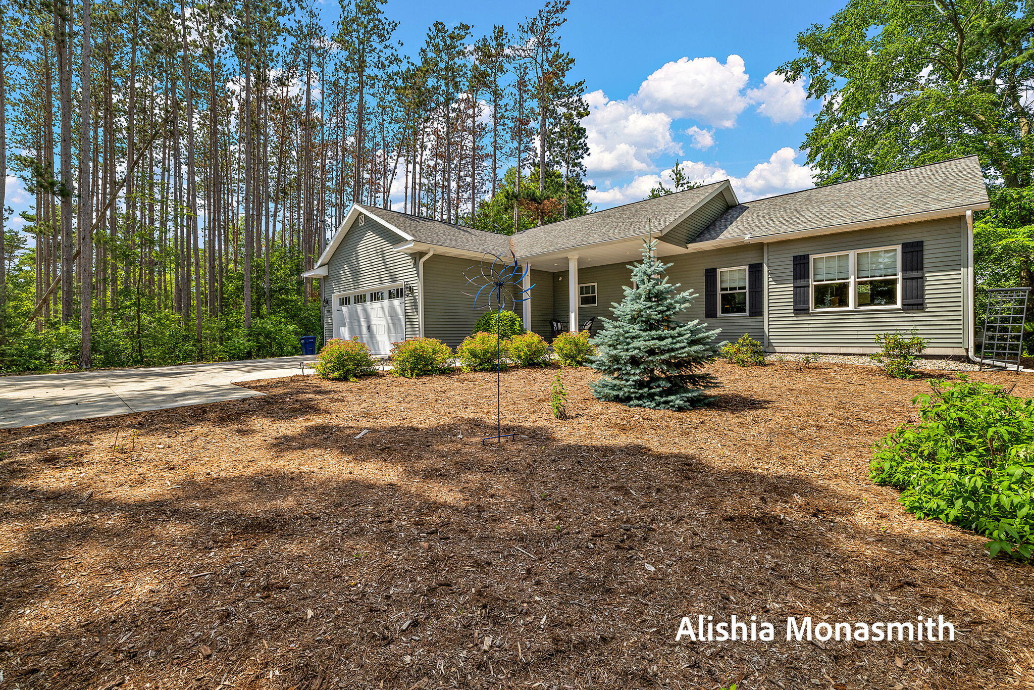2360 East Mt Garfield Road Muskegon, MI 49444 - Photo 1 of 50 45-web-or-mls-1G1A4387