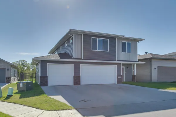 $470,000 | 3255 10th Street North, Fargo, ND 58102