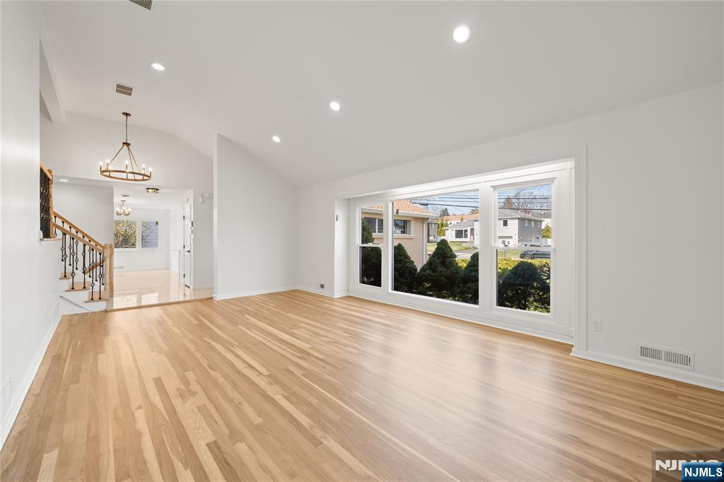 181 Haddenfield Road Clifton, NJ 07013 - Photo 4 of 34 a view of an entryway