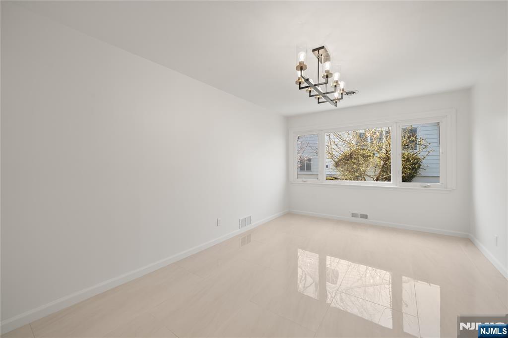 181 Haddenfield Road Clifton, NJ 07013 - Photo 7 of 34