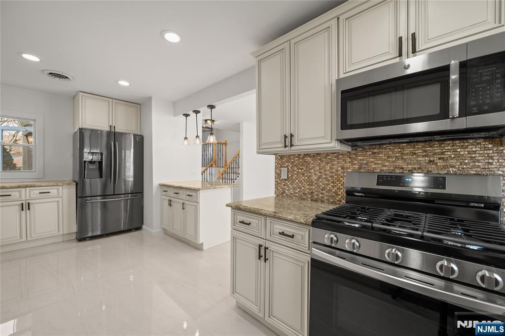 181 Haddenfield Road Clifton, NJ 07013 - Photo 9 of 34