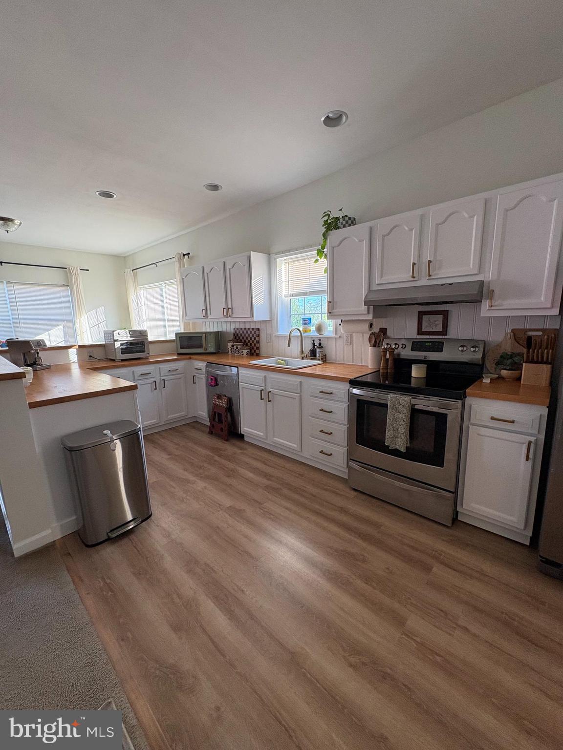 10 School Lane Reading, PA 19606 - Photo 12 of 40 Stainless steel appliances