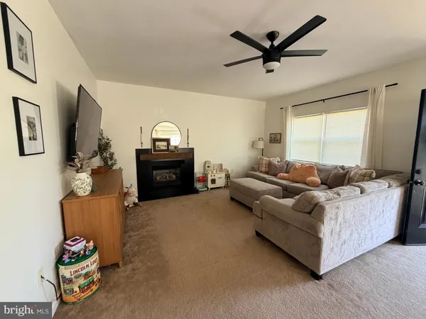 $299,900 | 10 School Lane, Reading, PA 19606