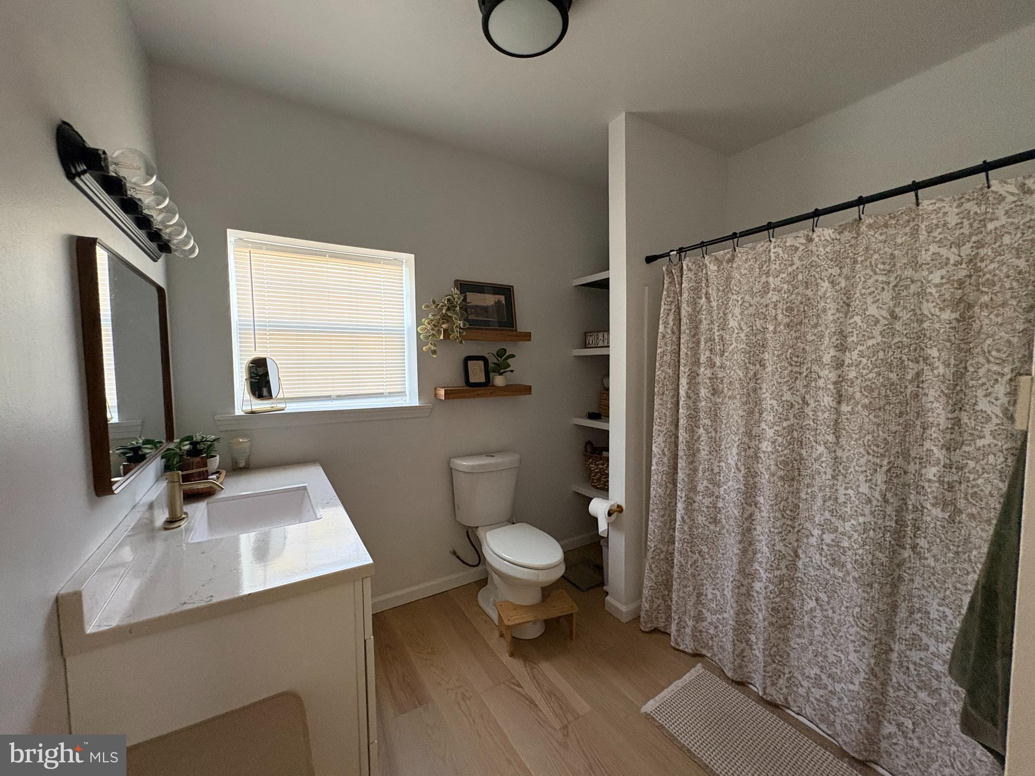 10 School Lane Reading, PA 19606 - Photo 27 of 40 Large bathroom with tub shower