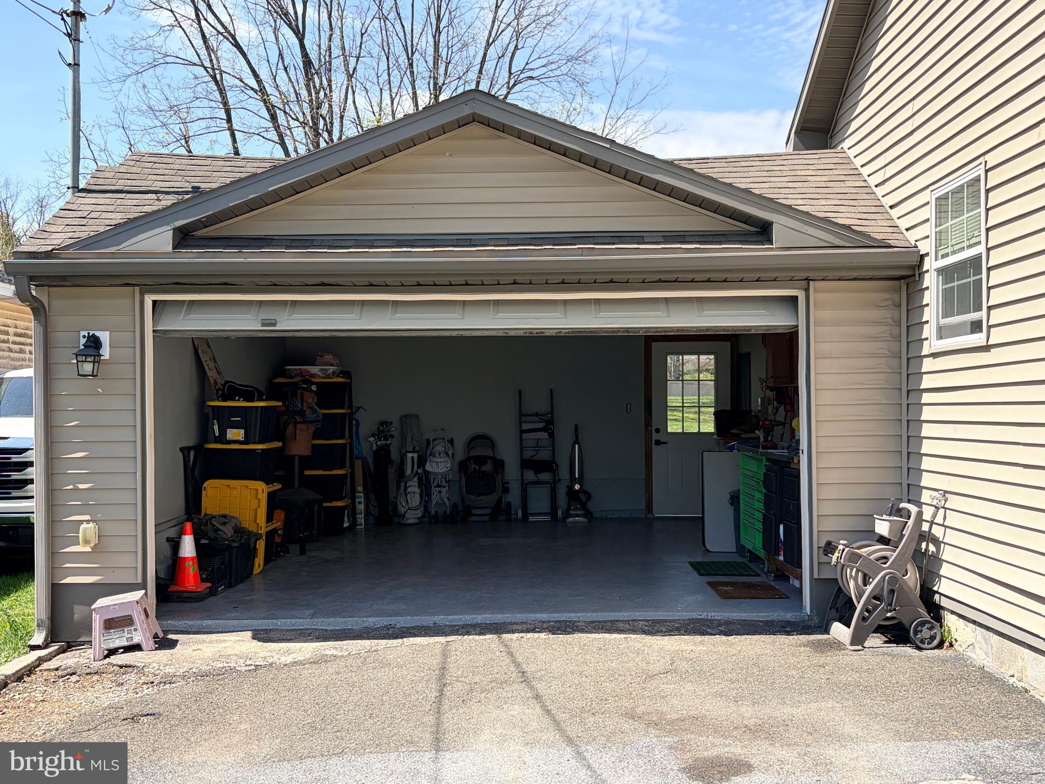 10 School Lane Reading, PA 19606 - Photo 3 of 40