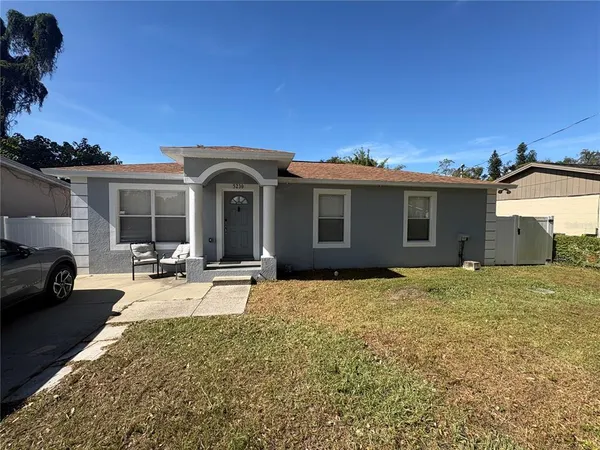 a view of a house with backyard and porch
