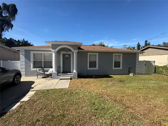 a view of a house with backyard and porch