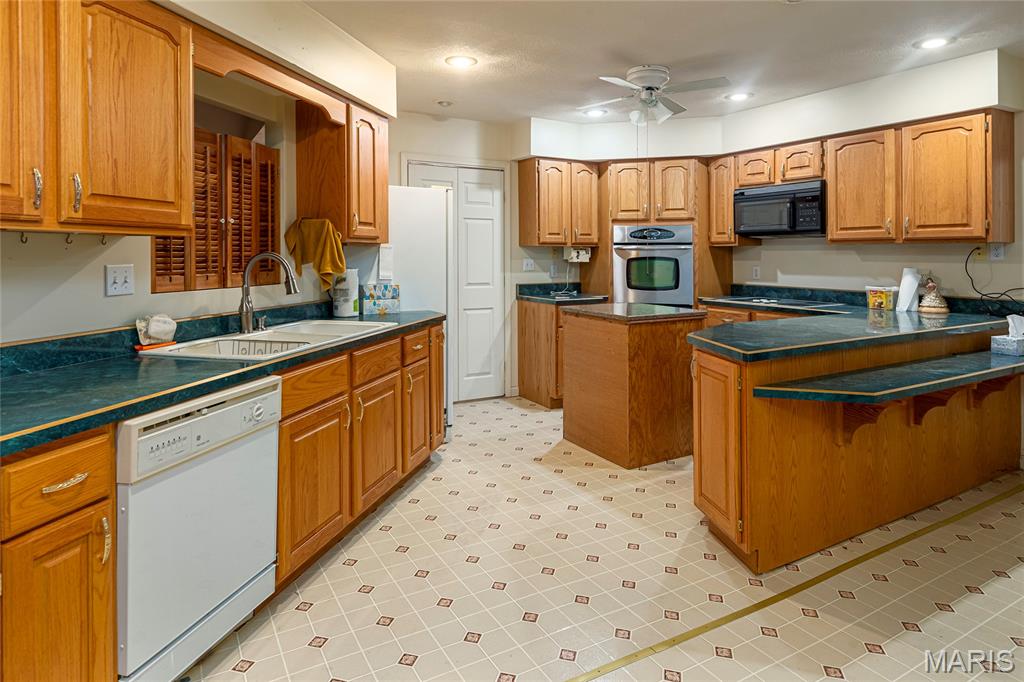 1812 Calico Road Marion, IL 62959 - Photo 4 of 17