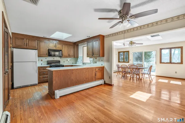 $580,000 | 107 Broadway, Trumbull, CT 06611