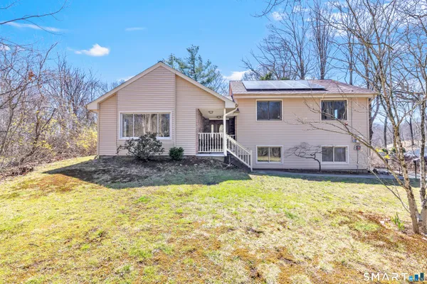 $580,000 | 107 Broadway, Trumbull, CT 06611