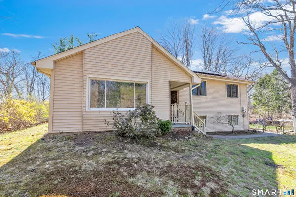 $580,000 | 107 Broadway, Trumbull, CT 06611