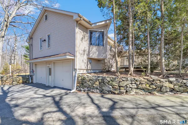 $580,000 | 107 Broadway, Trumbull, CT 06611