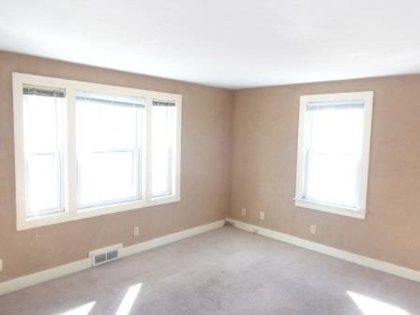 60 Powell Avenue Springfield, MA 01118 - Photo 7 of 16 Gallery Image 7