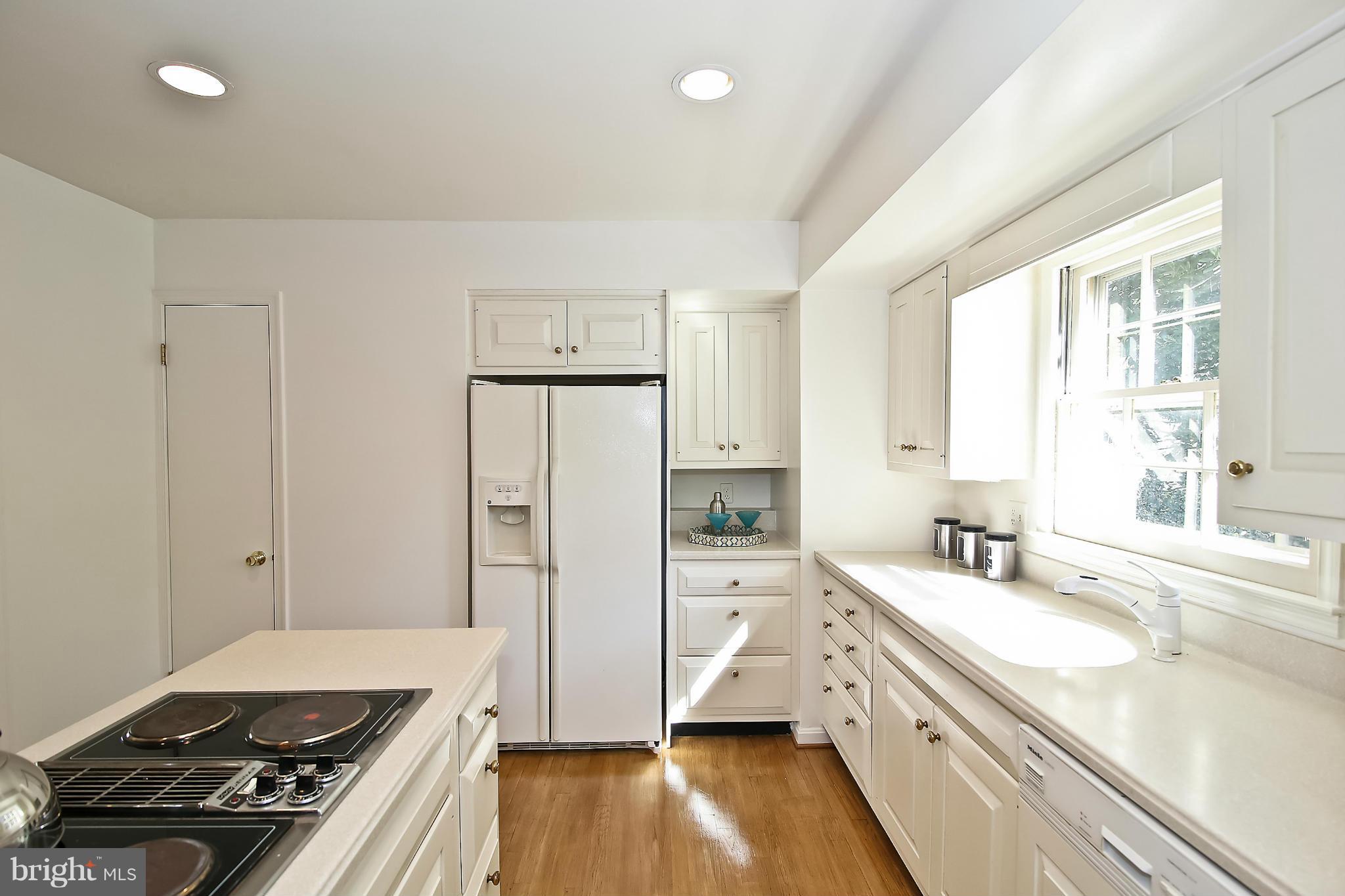 6318 Old Chesterbrook Road McLean, VA 22101 - Photo 13 of 30 Kitchen