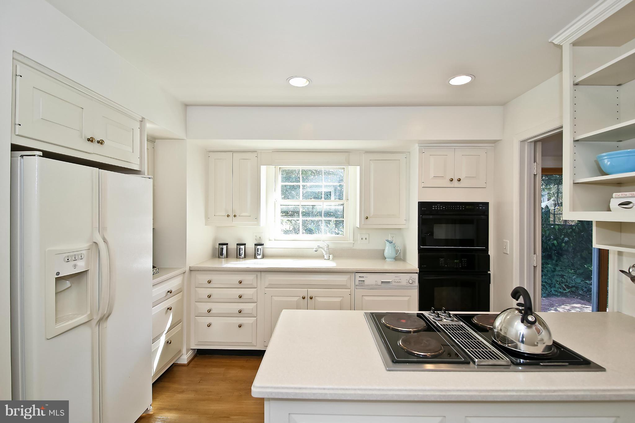 6318 Old Chesterbrook Road McLean, VA 22101 - Photo 14 of 30 Kitchen