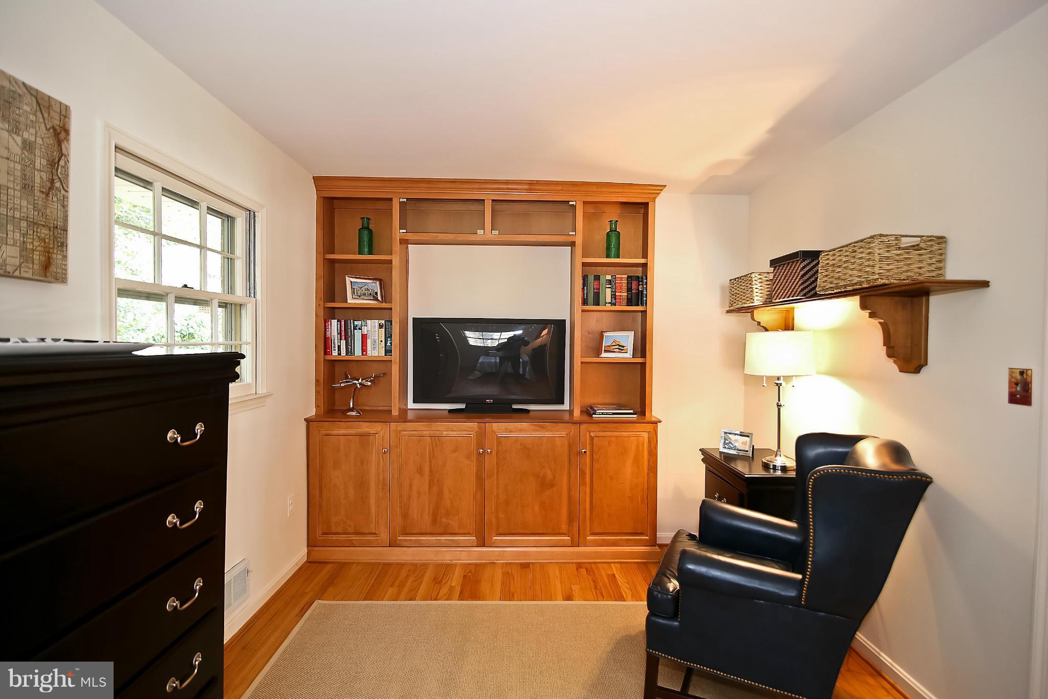 6318 Old Chesterbrook Road McLean, VA 22101 - Photo 20 of 30 Bedroom
