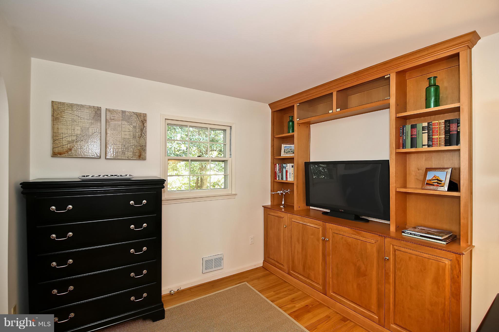 6318 Old Chesterbrook Road McLean, VA 22101 - Photo 21 of 30 Bedroom