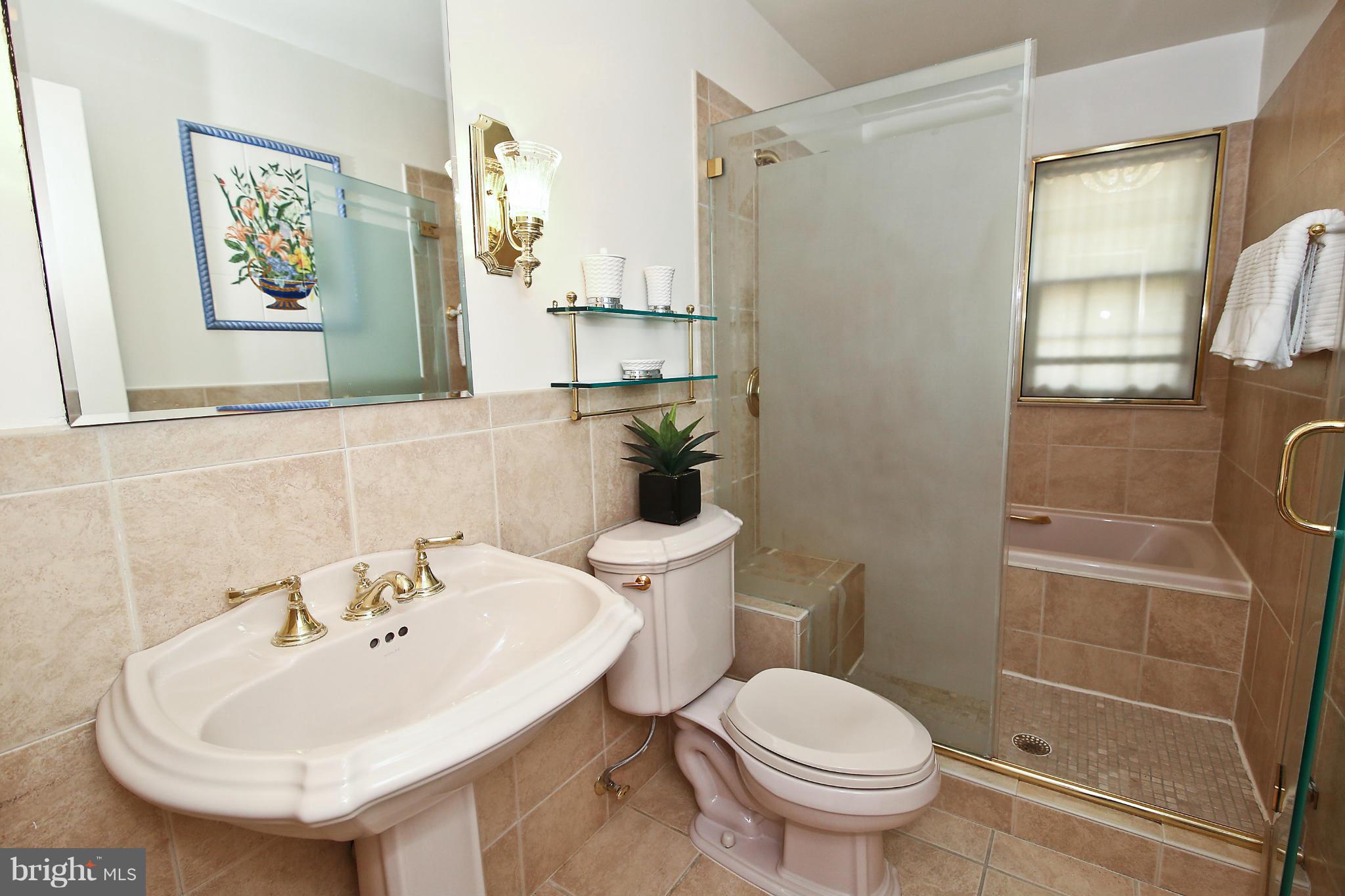 6318 Old Chesterbrook Road McLean, VA 22101 - Photo 27 of 30 Bath