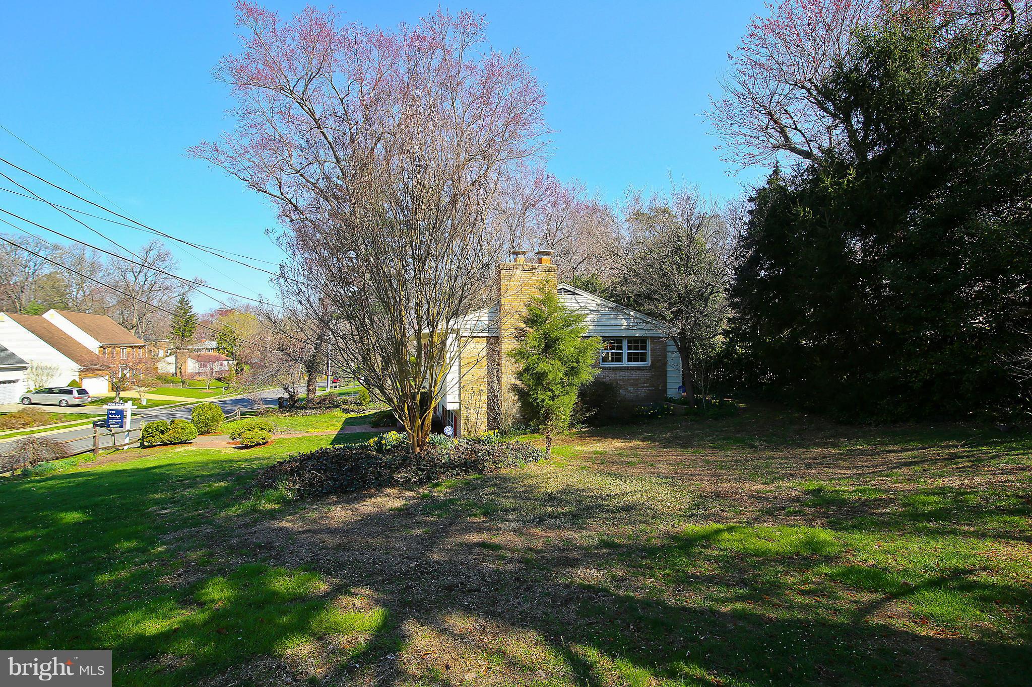 6318 Old Chesterbrook Road McLean, VA 22101 - Photo 29 of 30 Exterior (Front)