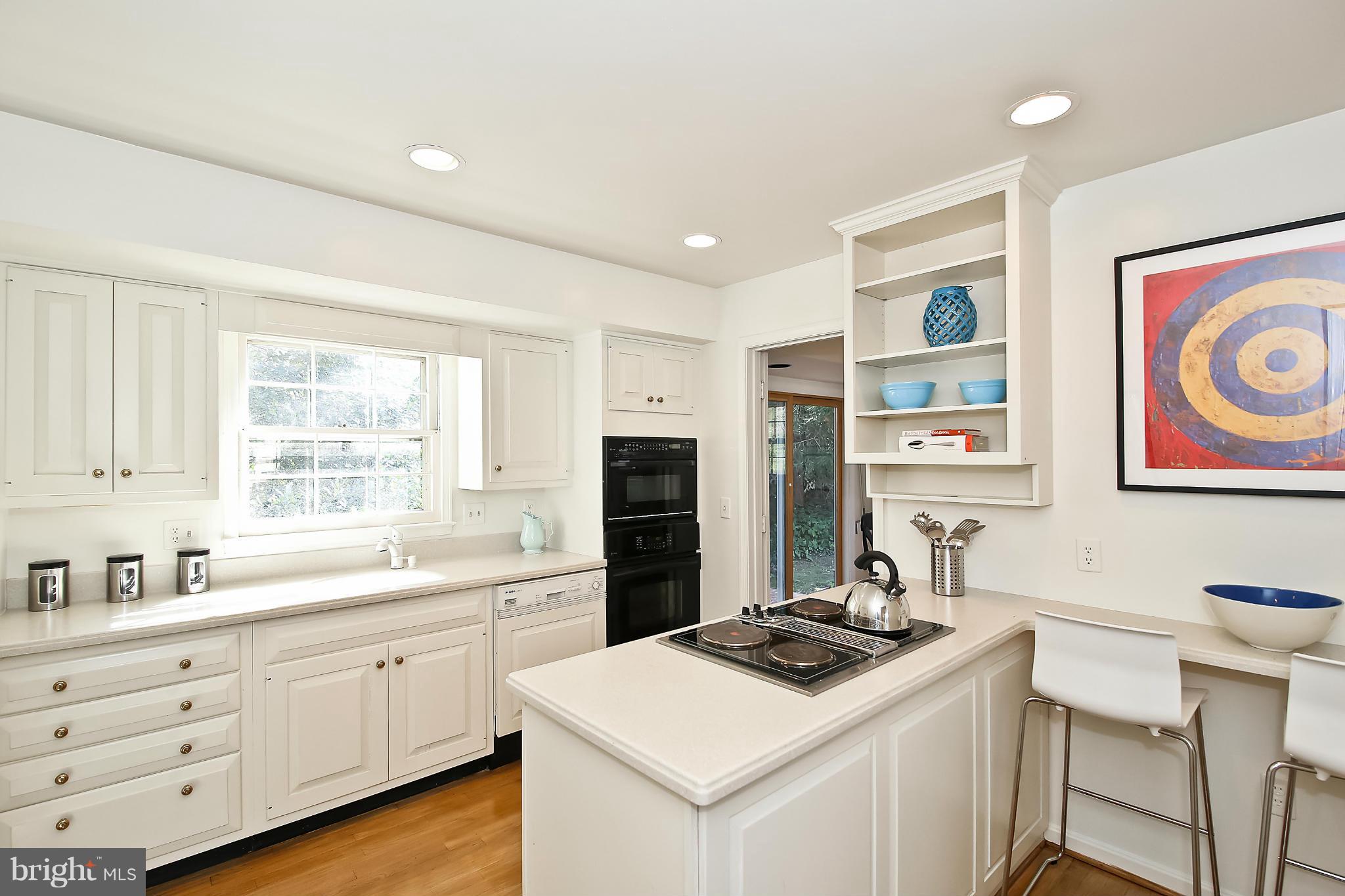 6318 Old Chesterbrook Road McLean, VA 22101 - Photo 4 of 30 Kitchen
