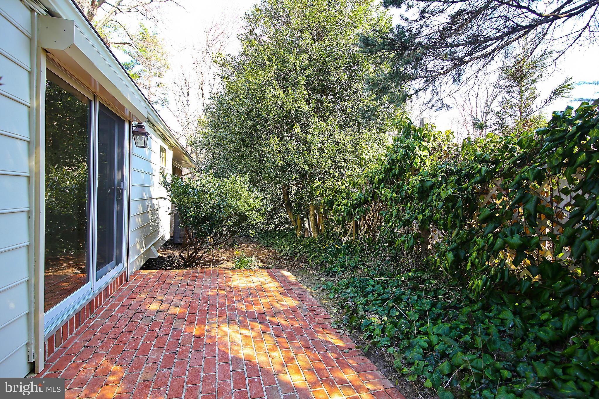 6318 Old Chesterbrook Road McLean, VA 22101 - Photo 7 of 30 Exterior (Rear)